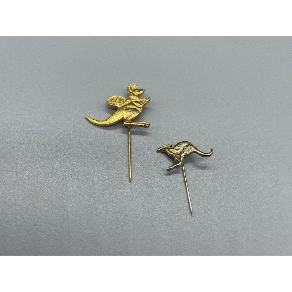 Vintage Kangaroo w/racket‎ Stick Pin Gold-tone Brooch Australia Animal Hat Pins